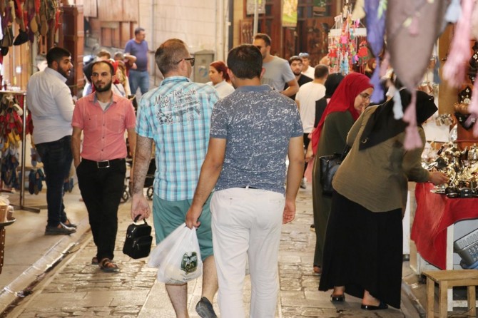 Bayram günleri mesajlaşma değil kucaklaşma günleridir