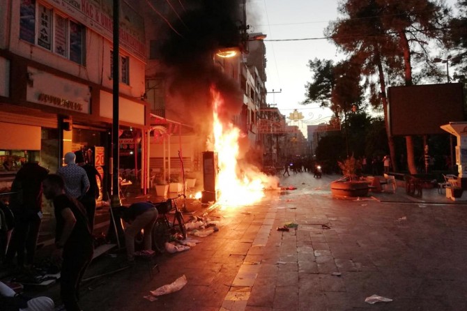 Mardin Kızıltepe'de trafoda çıkan yangın paniğe neden oldu