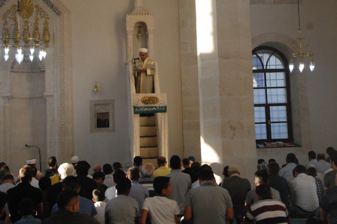 Bayramlar, iman kardeşliğinin en ulvi noktaya ulaştığı mübarek günlerdir