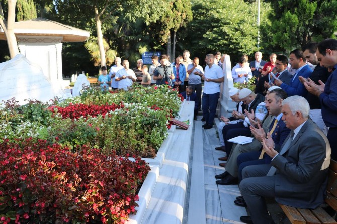 İstanbul'da kabir ziyaretleri unutulmadı