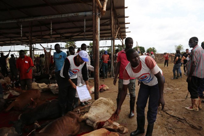 Hayırseverlerin bağışları Uganda'daki yetimlerin yüzünü güldürecek