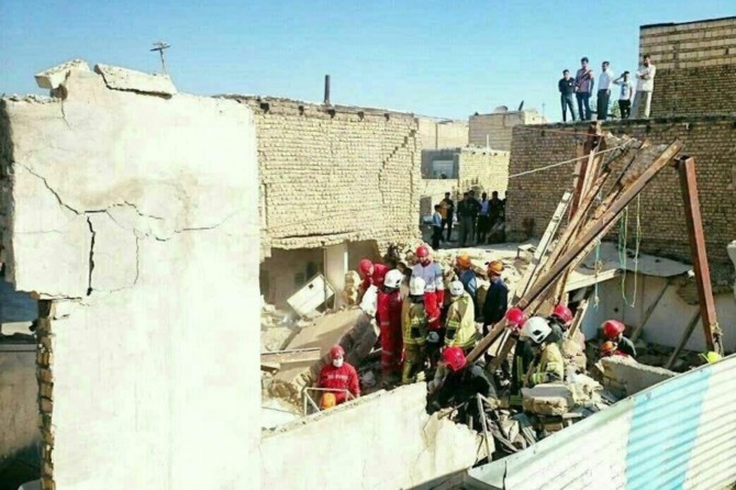 İran'da patlama: 3 bina yıkıldı, 10 ölü