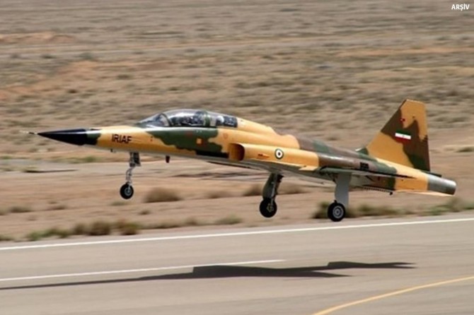 İran'da savaş uçağı düştü