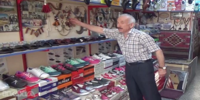 Ayakkabıcı esnafı tarihi eserlere olan ilgisiyle dikkat çekiyor