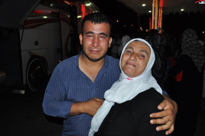 Hajjis welcome with tears of joy