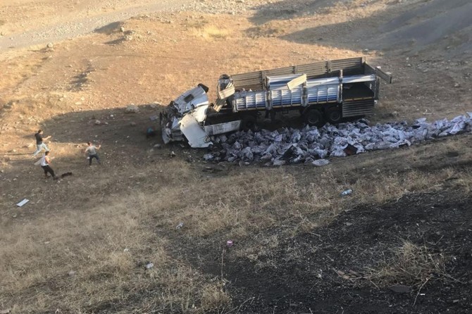 Şırnak'ın Kumçatı Beldesinde TIR şarampole yuvarlandı: 1 ölü