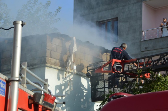Siirt'te tüplerin bulunduğu odunlukta çıkan yangın paniğe yol açtı