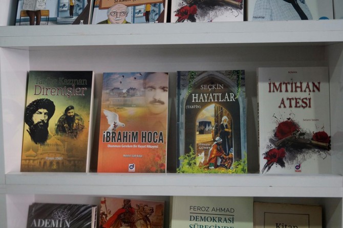 Yazar mahkumların kitaplarına ilgi büyük