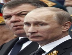 Putin Savunma Bakanı'nı görevden aldı