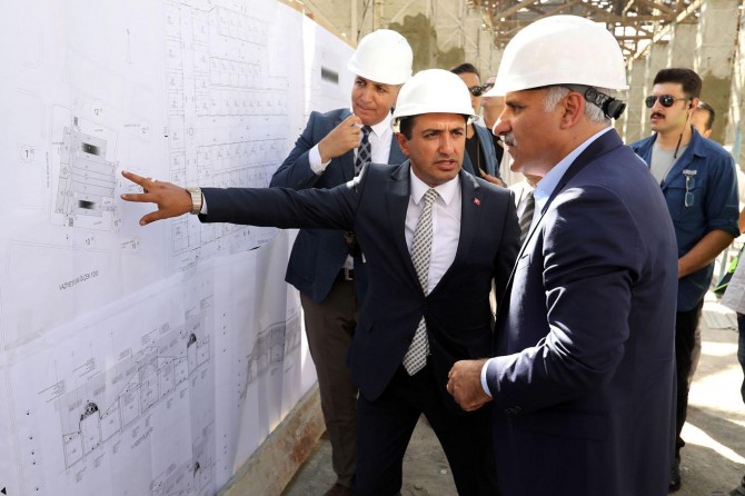 Tarihi Van Peynirciler Çarşısında inceleme