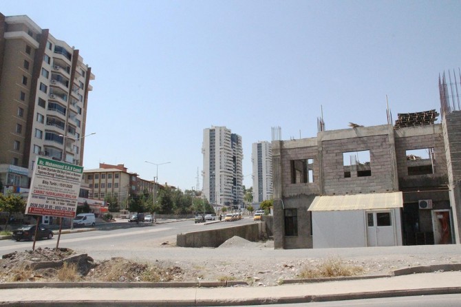 Diyarbakır'da yapımı tamamlanamayan cami yardım bekliyor