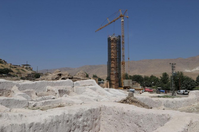 Hasankeyf’te tarihi eserleri taşınma çalışmaları sürüyor