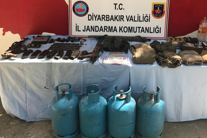 Diyarbakır Hazro'da silah ve mühimmat ele geçirildi