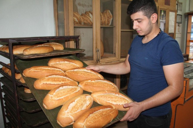 ​Fırıncı esnafı buğday stokçularına ve un fiyatlarına tepki gösterdi