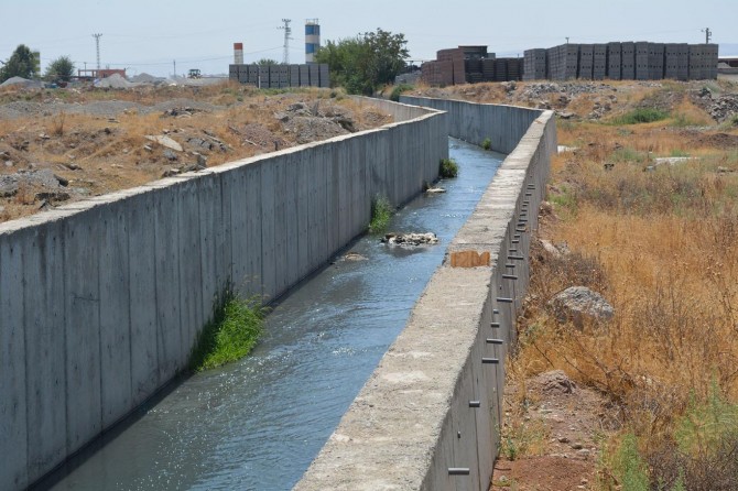 ​Batman’da kısmen kapatılan kanal tehlike saçmaya devam ediyor