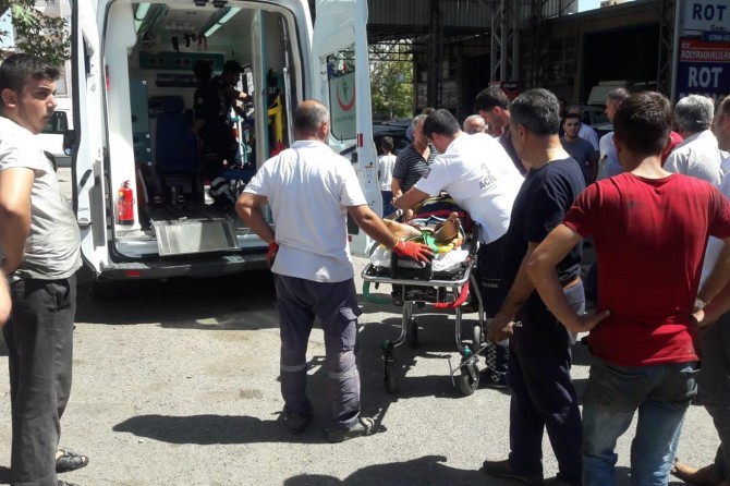 Adıyaman'da geri geri giden araç bisiklete çarptı: 1 yaralı