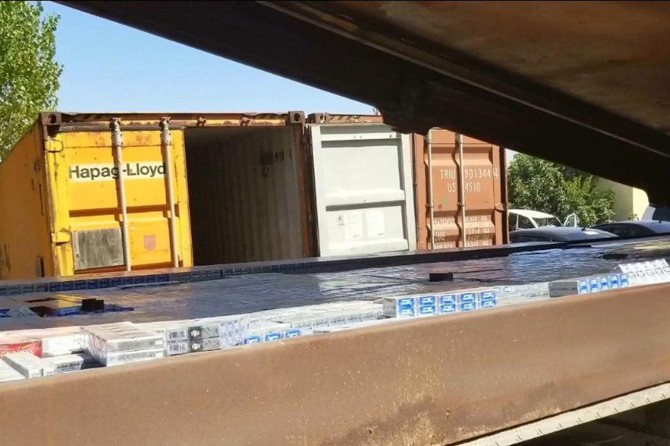 Gaziantep'te TIR’ın dorsesinden kaçak sigara çıktı