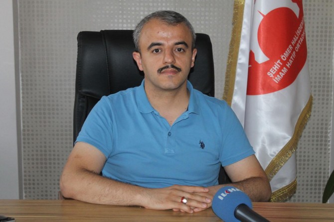 İmam hatipli öğrenciler fenni ve dini ilimler ile geleceğe hazırlanıyor