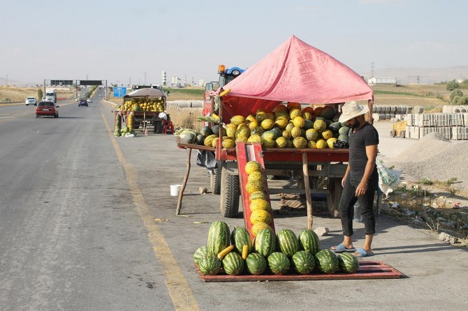 Muş kavun ve karpuzu pazar sıkıntısı yaşıyor