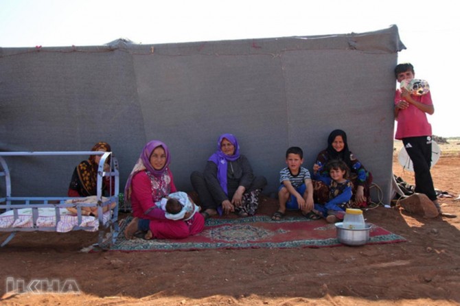 Civilians fleeing Idlib