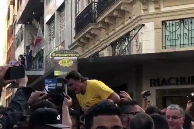 Brezilya'da cumhurbaşkanı adayı Jair Bolsonaro'na bıçaklı saldırı