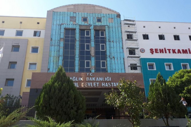 Gaziantep Şehitkamil Devlet Hastanesinin iskelesi çöktü: 4 işçi yaralı