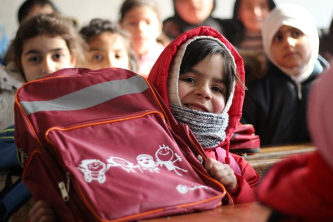 Suriye'de 2 milyon çocuk okula gidemiyor