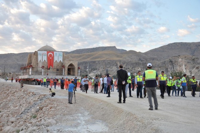 İmam Abdullah Zaviyesi taşınmaya başlandı