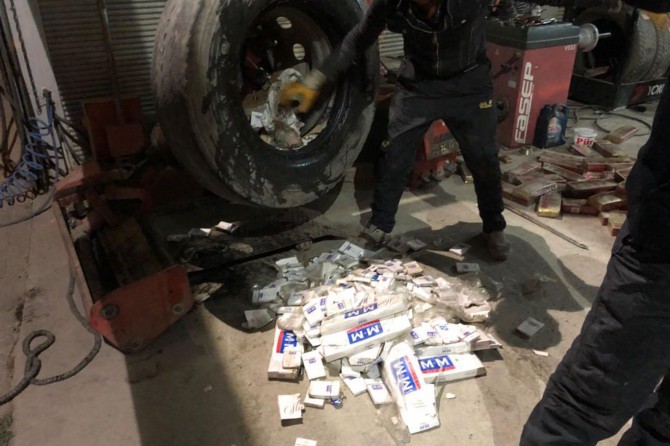 Van Edremit'te gümrük kaçağı sigara ele geçirildi