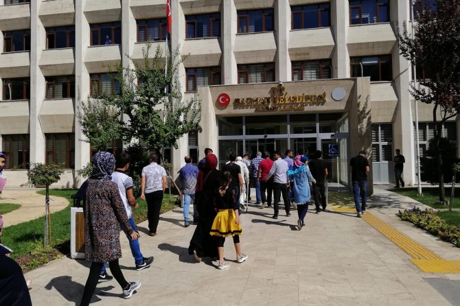 Şehir içi sayısı az diye belediyeye yürüdüler