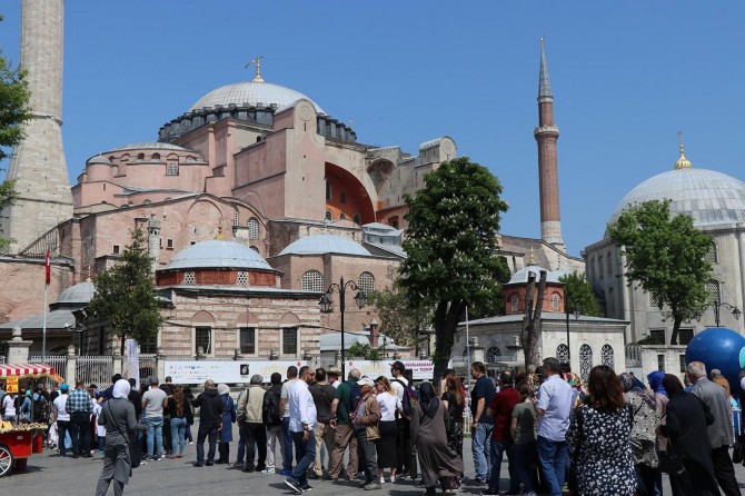 Ayasofya'nın ibadete açılması talebi reddedildi