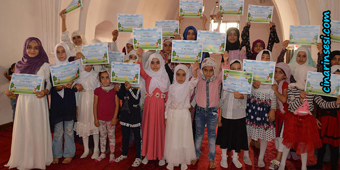 Siirt'te namaz eğitimi alan kız çocuklarına sertifikaları verildi