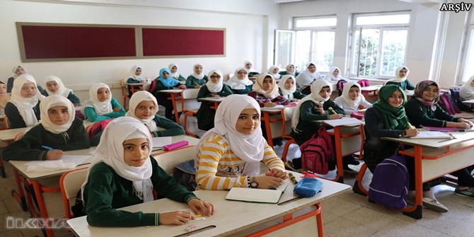 Okullarda ilk ders zili çaldı