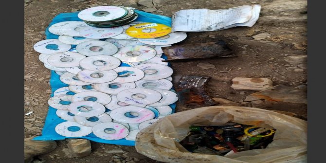 Siirt Pervari'de PKK’ye ait yaşam malzemesi ve CD ele geçirildi