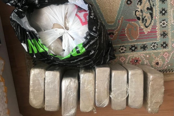 Van'da yüklü miktarda eroin ve kaçak sigara ele geçirildi