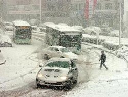 Yoğun Kar Yağışı Ulaşımı Olumsuz Etkiliyor