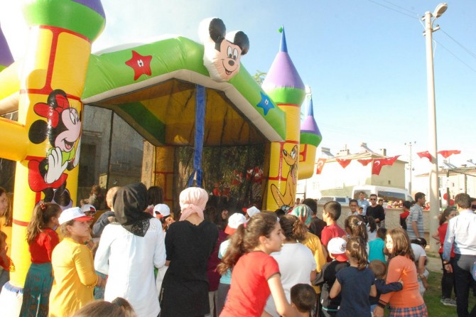 Mahalle sakinleri camiden sonra parka da kavuştu