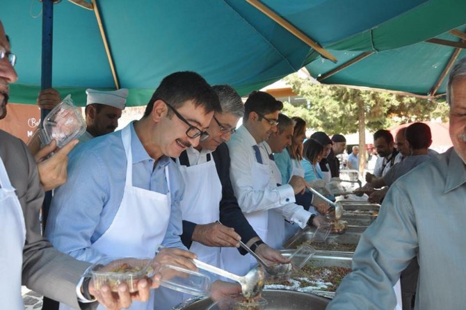 Kızıltepe’de 6 bin kişilik aşure dağıtıldı