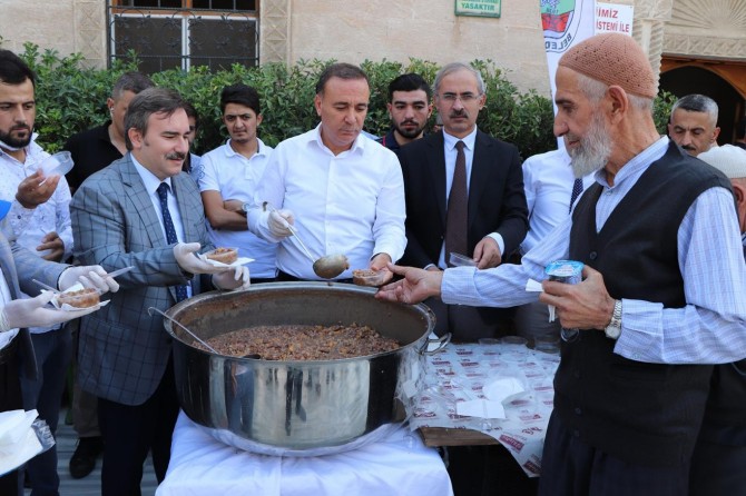 Siirt’te 3 bin vatandaşa aşure dağıtıldı