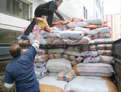 Van'dan Suriyelilere Bir Kamyon Dolusu Yardım