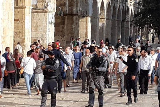 Yüzlerce işgalci Yahudi Mescid-i Aksa’ya baskın düzenledi