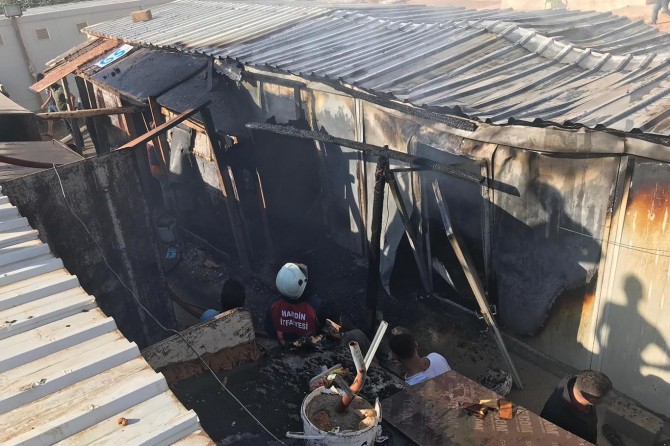 Mardin Nusaybin'de TOKİ işçilerinin kaldığı konteynırda yangın