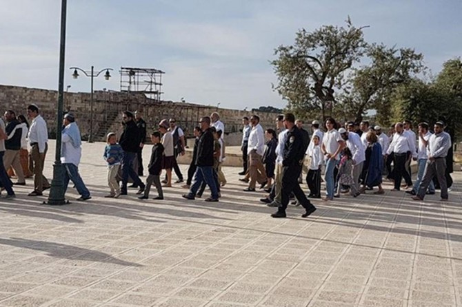 Bin işgalci Yahudi Mescid-i Aksa’ya baskın düzenledi