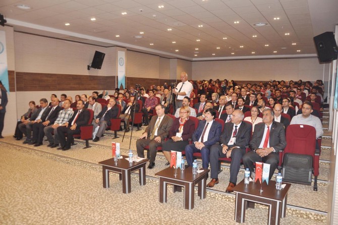 ​Bitlis’te 1. Uluslararası Sosyo-Ekonomik Araştırmaları ve Kalkınma Kongresi başladı