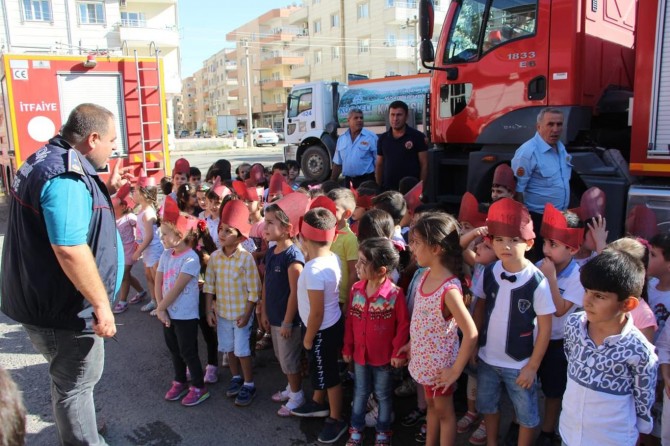 Mardin Nusaybin'de minik öğrencilerden itfaiyeye ziyaret