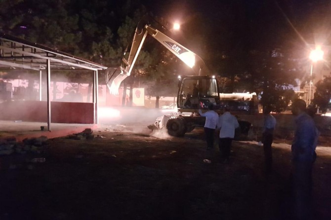 Bingöl'de metruk ve kaçak yapıların yıkımına devam ediliyor