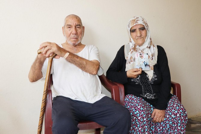 Dünya gözüyle oğullarının serbest kaldığı günü görmek istiyorlar