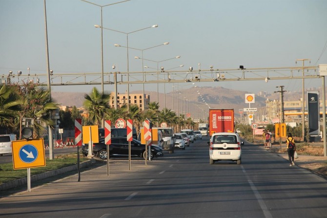 Güvenlik nedeniyle kapatılan yollar trafiğe açılıyor