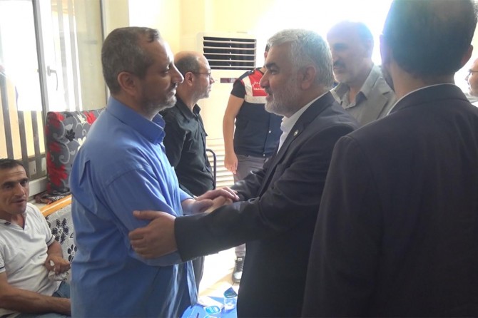 HÜDA PAR'dan annelerinin taziyesine katılan Yusufî mahkûmlara ziyaret
