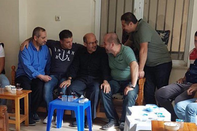 Mehkûmên Yûsufî Mehmet û Sadun Çîgdem beşdarî tazîyeya dîya xwe bûn